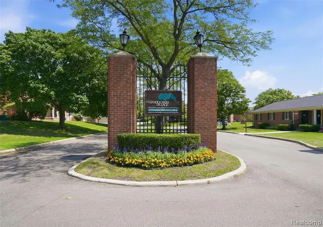 Listing Photo 2 - Condo for sale in building located at 29636 Middlebelt Rd, Farmington, MI 48334 - Unit #2602