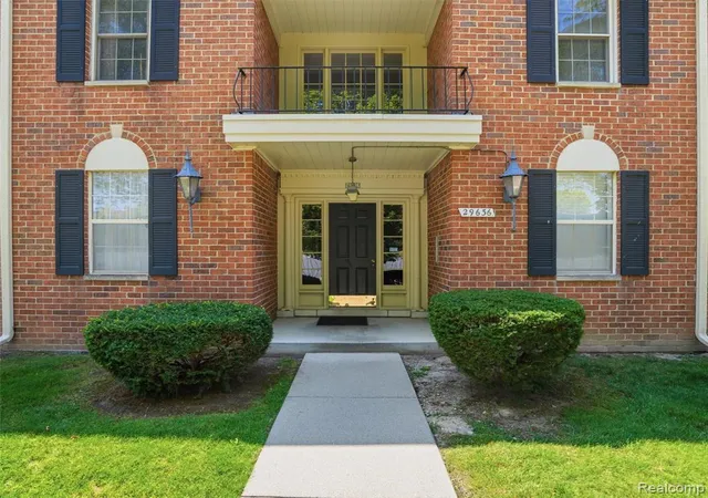 Photo 4 of Sale Pending at 29636 Middlebelt Rd #2602, Farmington Hills, MI 48334 | MLS# 61018506 | Listing updated on 2026-08-17