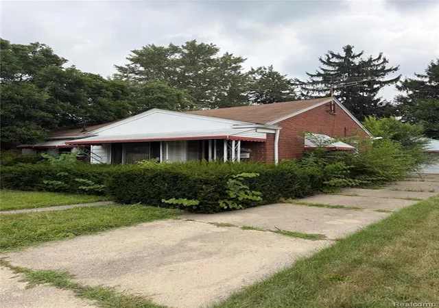 Photo 2 of Sale Pending at 3605 Syracuse St, Dearborn, MI 48124 | MLS# 61020146 | Listing updated on 2026-09-03