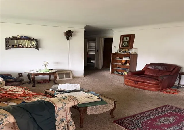 Photo 4 of Sale Pending at 3605 Syracuse St, Dearborn, MI 48124 | MLS# 61020146 | Listing updated on 2026-09-03