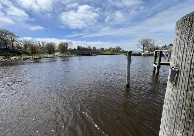 2nd image of 36 N Shore Dr, South Haven, MI 49090 | MLS# 70530955