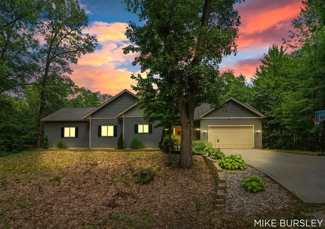 1st image of 3040 Jamestown Ln, Fruitport, MI 49415 | MLS# 70544124