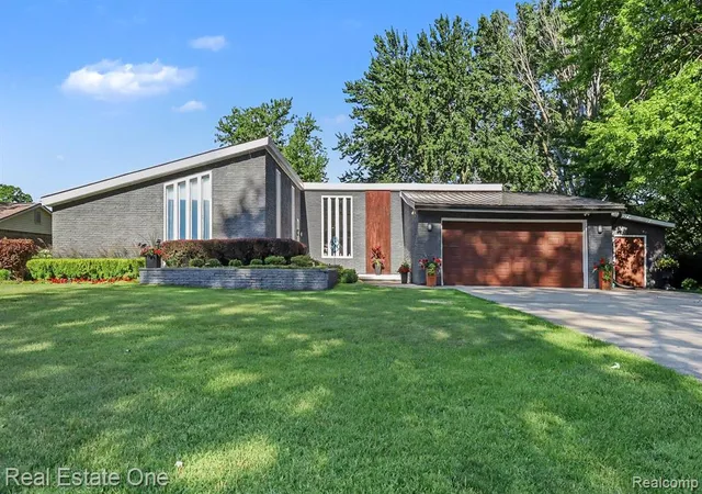 1st image of 310 Pine Tree Rd Rd, Lake Orion, MI 48362 | MLS# 61006193