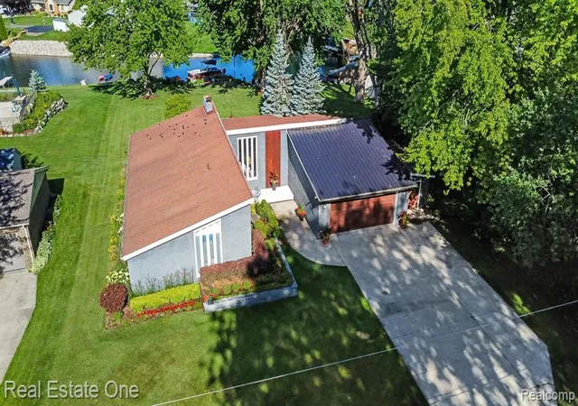 2nd image of 310 Pine Tree Rd Rd, Lake Orion, MI 48362 | MLS# 61006193