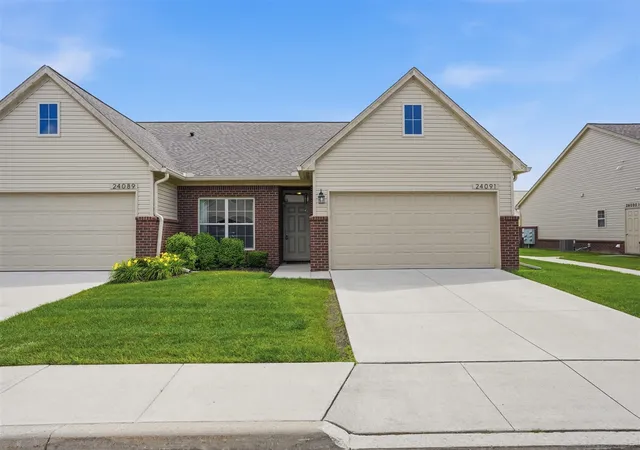Homes for sale in Flat Rock, MI | 24091 Hemlock Dr #47, Flat Rock, MI 48134 | MLS# 70540894