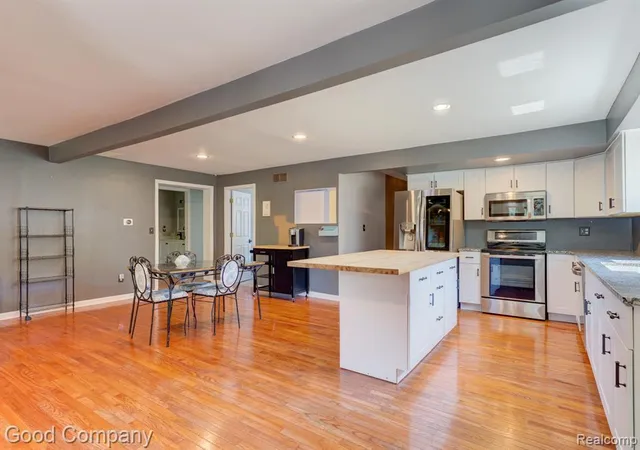 Photo 4 of Sale Pending at 21198 Cass St, Farmington Hills, MI 48335 | MLS# 61019485 | Listing updated on 2026-08-29