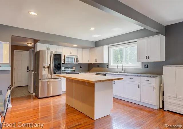 Photo 5 of Sale Pending at 21198 Cass St, Farmington Hills, MI 48335 | MLS# 61019485 | Listing updated on 2026-08-29