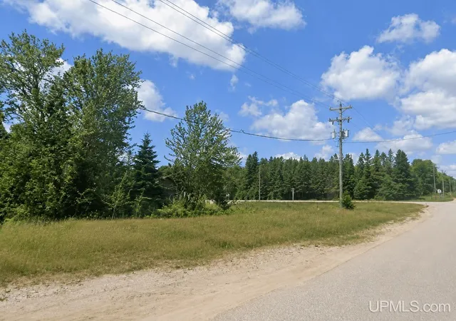 4th image of 6128 N Arbor Ave, Naubinway, MI 49762 | MLS# 50200557
