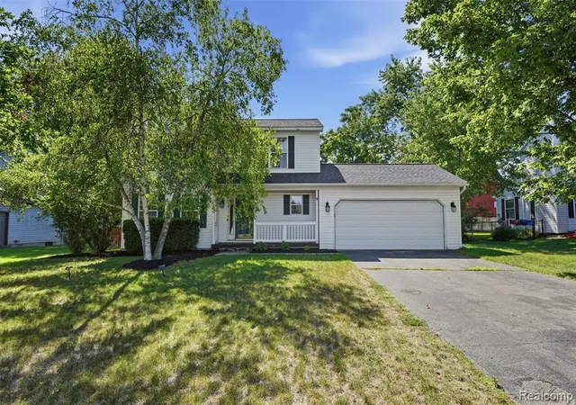 1st image of 1124 Somerville Dr, Oxford, MI 48371 | MLS# 61017993