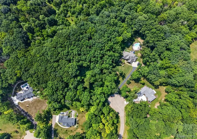 24th image of 9776 Harbor Trail Dr, Whitmore Lake, MI 48189 | MLS# 61021056