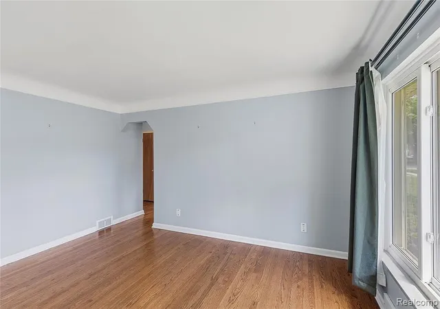 Homes for sale in Oak Park, MI | 24671 Kenosha St, Oak Park, MI 48237 | MLS# 61005771