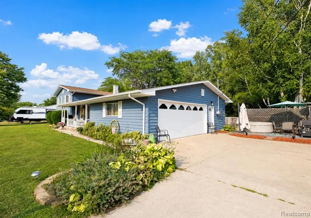 2nd image of 5197 Capri Ln, Flint, MI 48507 | MLS# 61019326