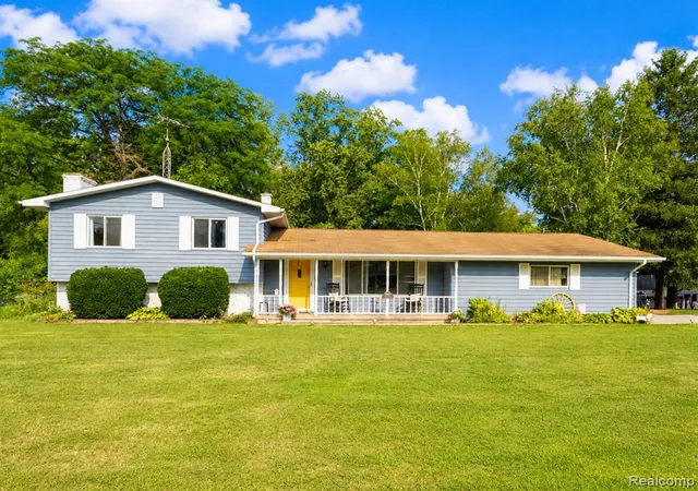 3rd image of 5197 Capri Ln, Flint, MI 48507 | MLS# 61019326