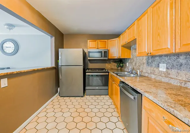 Photo 5 of Condo for sale at 28428 W 8 Mile Rd #C10, Farmington Hills, MI 48336 | MLS# 61011502 | Listing updated on 2026-08-17