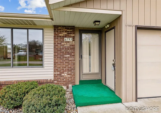 Homes for sale in Grandville, MI | 6793 Waterview Dr, Grandville, MI 49418 | MLS# 70525922