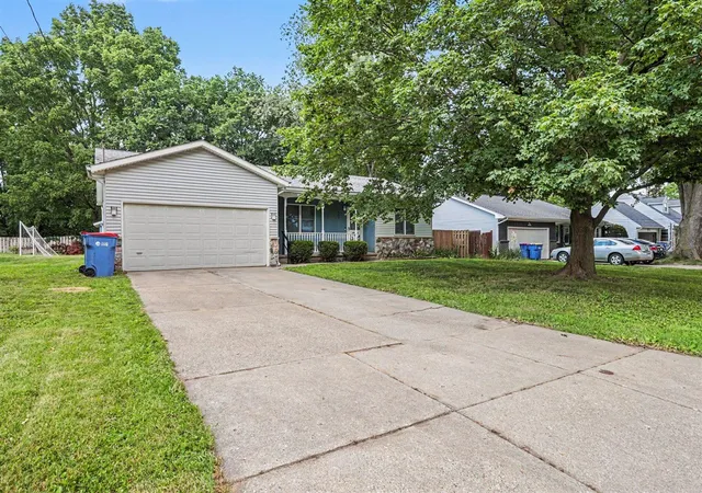 Photo 3 of Sale Pending at 1657 Loralee St, Grand Rapids, MI 49508 | MLS# 70553860 | Listing updated on 2026-08-23