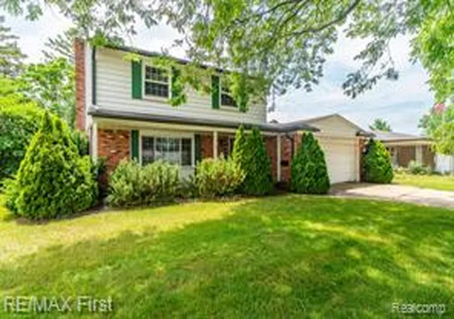 Homes for sale in Warren, MI | 3848 Pall Dr, Warren, MI 48092 | MLS# 61008927