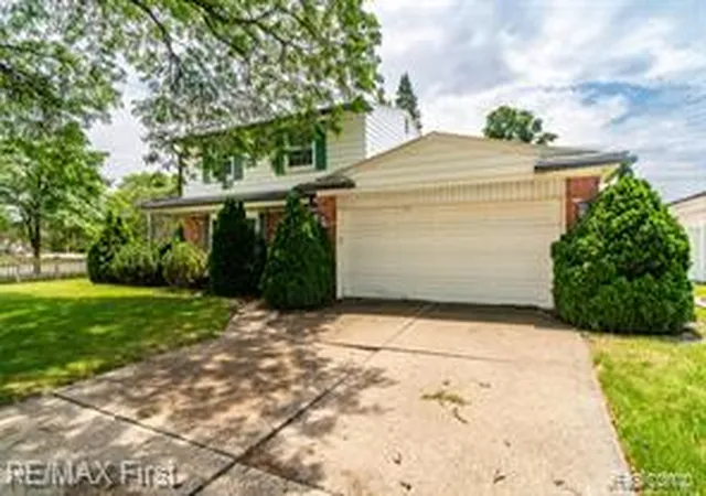 Homes for sale in Warren, MI | 3848 Pall Dr, Warren, MI 48092 | MLS# 61008927