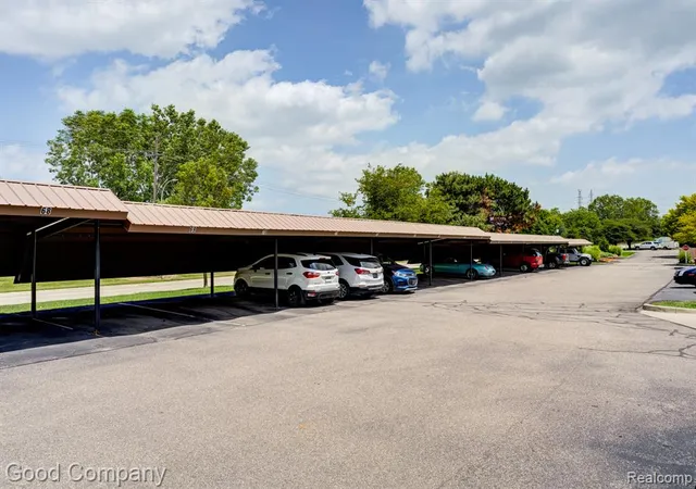 Homes for sale in Trenton, MI | 1525 Harbour Court, Trenton, MI 48183 | Houzeo