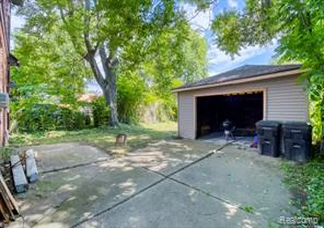 2nd image of 3974 Devonshire Rd, Detroit, MI 48224 | MLS# 61009680