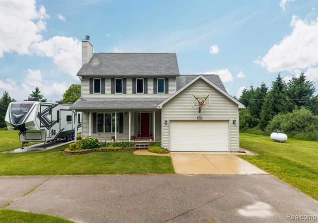 Homes for sale in Fowlerville, MI | 2381 Burke Rd, Fowlerville, MI 48836 | MLS# 60992763