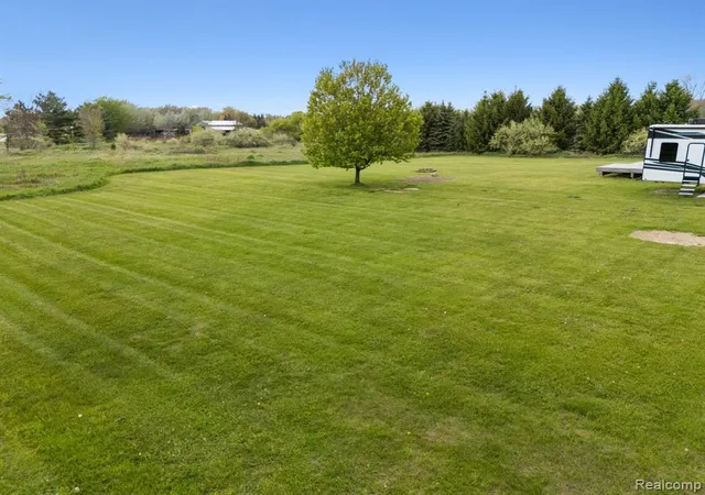 Homes for sale in Fowlerville, MI | 2381 Burke Rd, Fowlerville, MI 48836 | MLS# 60992763
