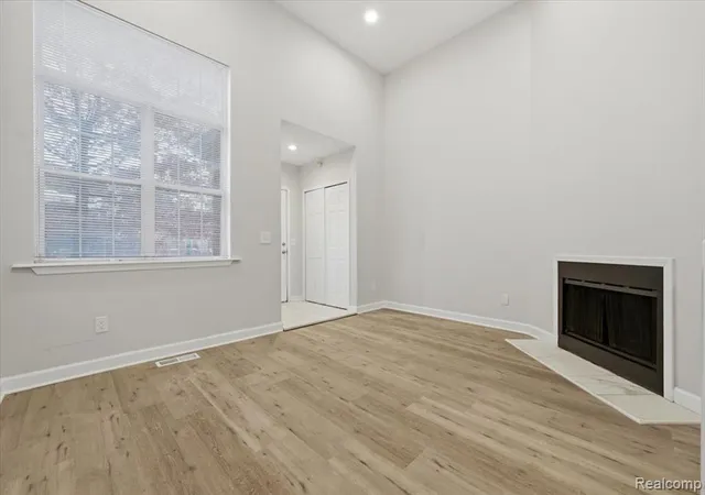 Listing Photo 4 - Condo for sale in building located at 1665 Campau Farms Cir, Detroit, MI 48207