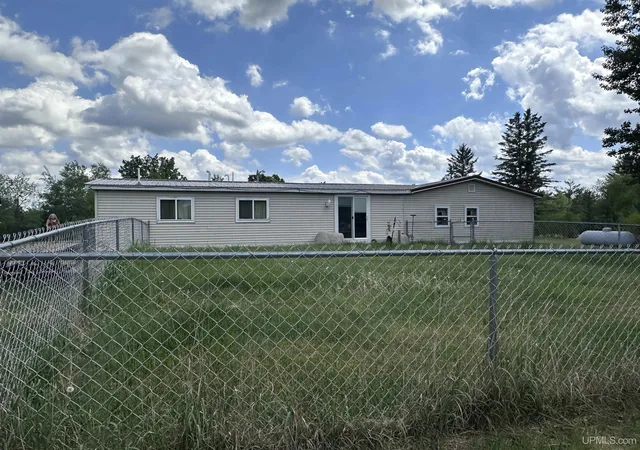Homes for sale in Hermansville, MI | W6240 Us 2 Hwy, Hermansville, MI 49847 | MLS# 50210670