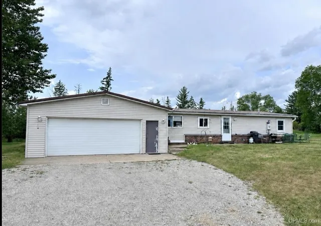 Homes for sale in Hermansville, MI | W6240 Us 2 Hwy, Hermansville, MI 49847 | MLS# 50210670