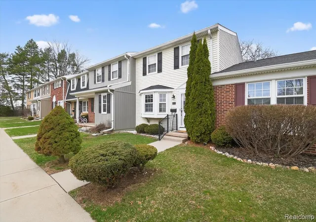 Homes for sale in Northville, MI | 19555 Dartmouth Pl, Northville, MI 48167 | MLS# 60981688