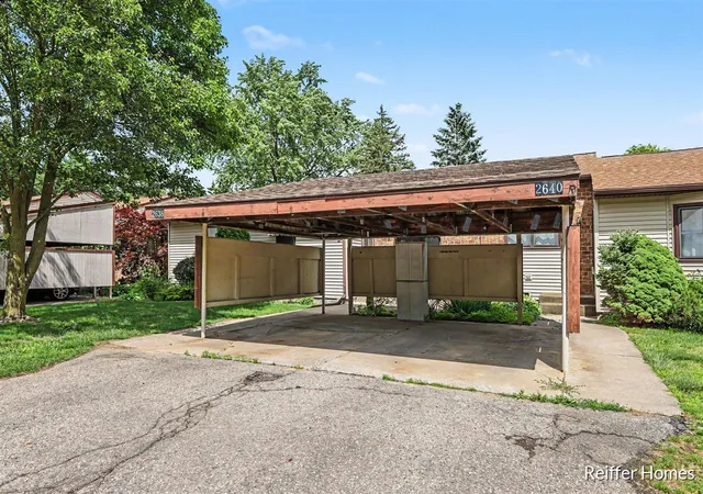 2nd image of 2638 Chatham Woods Dr, Grand Rapids, MI 49546 | MLS# 70540724