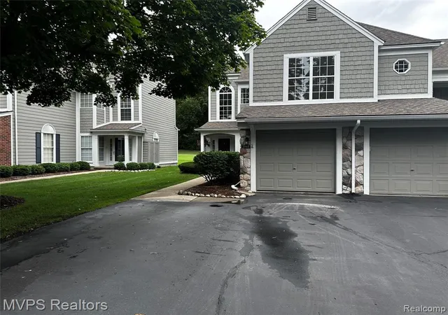 Photo 3 of Sale Pending at 1945 Eagle Pointe #72, Bloomfield Hills, MI 48304 3805 | MLS# 61021990 | Listing updated on 2026-09-04