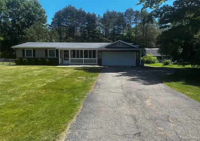 Homes for sale in Flushing, MI | 5440 Deland Rd, Flushing, MI 48433 | MLS# 61001736
