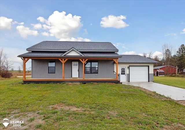 Homes for sale in Columbiaville, MI | 3895 Levalley Rd, Columbiaville, MI 48421 | MLS# 50161281