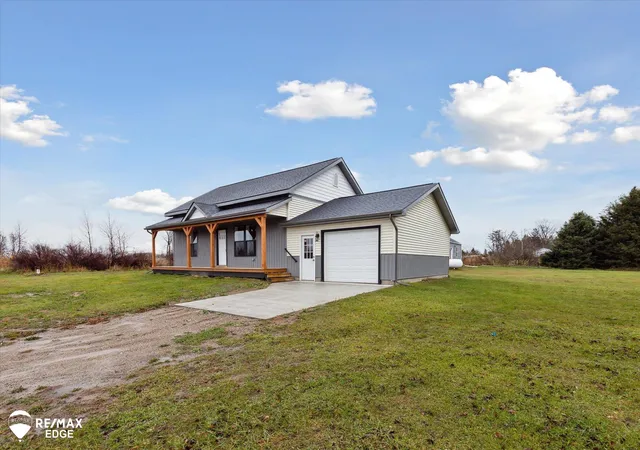 Homes for sale in Columbiaville, MI | 3895 Levalley Rd, Columbiaville, MI 48421 | MLS# 50161281