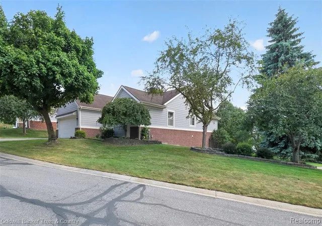 Listing Photo 3 - Condo for sale in building located at 41703 Kirkwood Dr, Novi, MI 48377 1542
