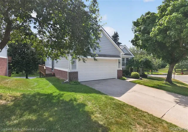 Listing Photo 4 - Condo for sale in building located at 41703 Kirkwood Dr, Novi, MI 48377 1542