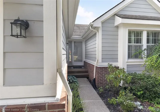 Listing Photo 5 - Condo for sale in building located at 41703 Kirkwood Dr, Novi, MI 48377 1542