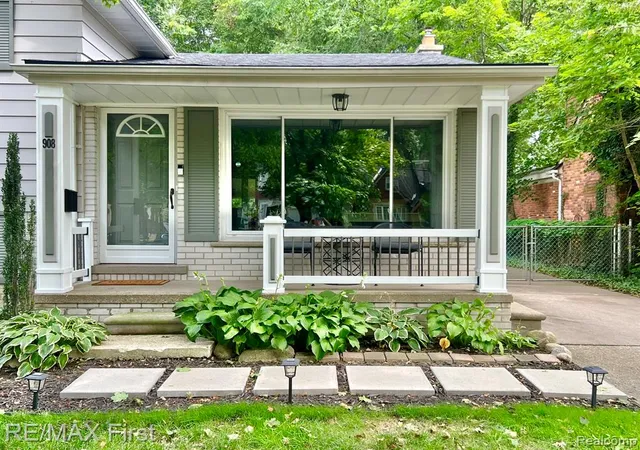 2nd image of 908 Marywood Dr, Royal Oak, MI 48067 | MLS# 61020576