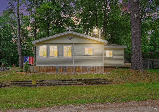 Homes for sale in Alger, MI | 2322 Tittabawasee Ave, Alger, MI 48610 | MLS# 50212807