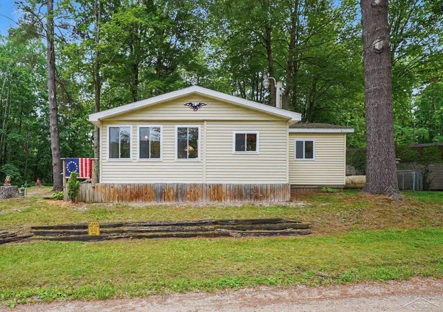 Homes for sale in Alger, MI | 2322 Tittabawasee Ave, Alger, MI 48610 | MLS# 50212807
