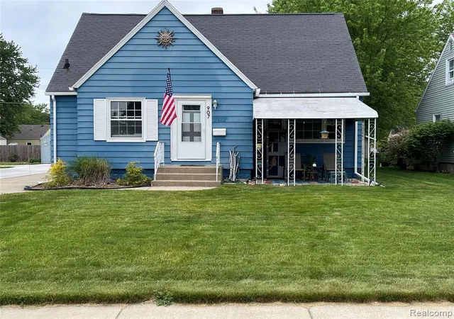 Homes for sale in Saint Joseph, MI | 907 Napier Ave, Saint Joseph, MI 49085 | MLS# 60996226