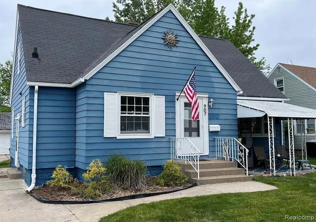 Homes for sale in Saint Joseph, MI | 907 Napier Ave, Saint Joseph, MI 49085 | MLS# 60996226