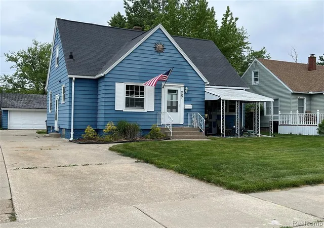 Homes for sale in Saint Joseph, MI | 907 Napier Ave, Saint Joseph, MI 49085 | MLS# 60996226