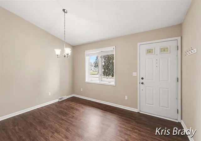 Photo 4 of Condo for sale at 1005 Ironwood Cir, Grand Rapids, MI 49534 | MLS# 70544846 | Listing updated on 2026-09-16