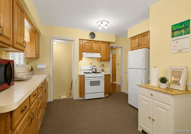 Photo 4 of Sale Pending at 4500 Roosevelt Blvd, Dearborn Heights, MI 48125 2549 | MLS# 61023601 | Listing updated on 2026-09-08