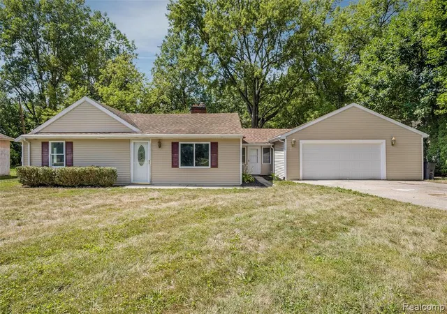2nd image of 1156 Rinn St, Burton, MI 48509 | MLS# 61022789