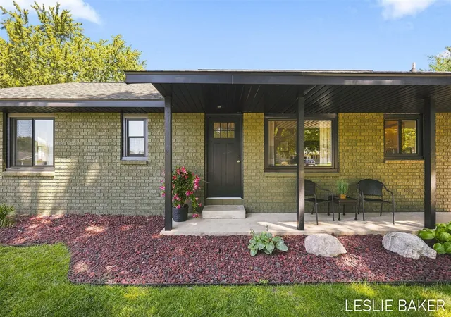 Photo 2 of Single family home for sale at 2666 Gay Paree Dr, Zeeland, MI 49464 | MLS# 70555238 | Listing updated on 2026-09-18