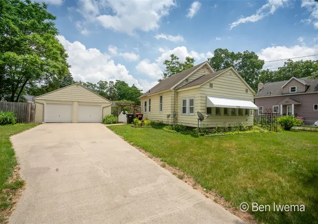 Homes for sale in Wyoming, MI | 3710 Oriole Ave, Wyoming, MI 49509 | MLS# 70538482