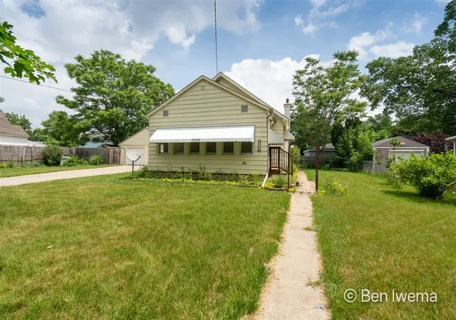 Homes for sale in Wyoming, MI | 3710 Oriole Ave, Wyoming, MI 49509 | MLS# 70538482